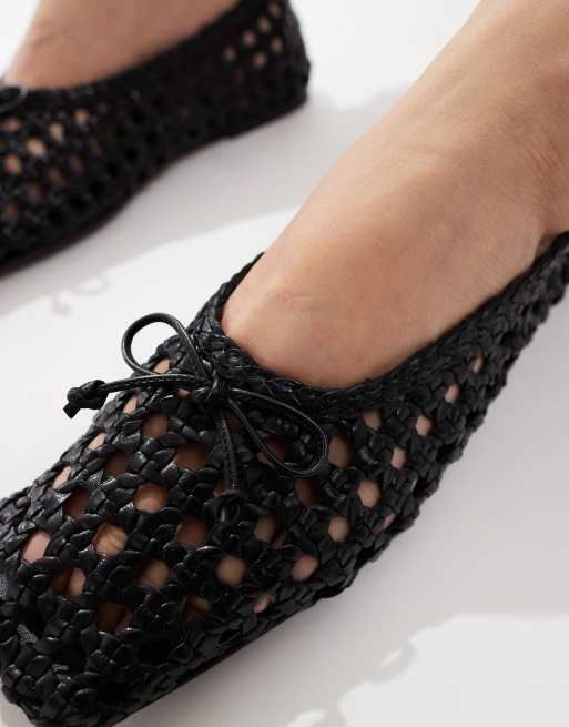 Bailarinas negras entretejidas con empeine alto de cuero Lysandra de ASOS DESIGN, 2 de 4