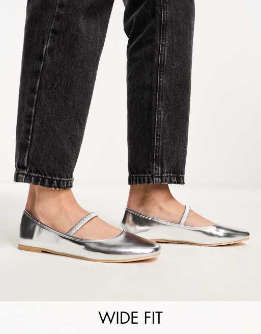 Bailarinas plateadas con detalle de tira y lazo de Truffle Collection Wide Fit