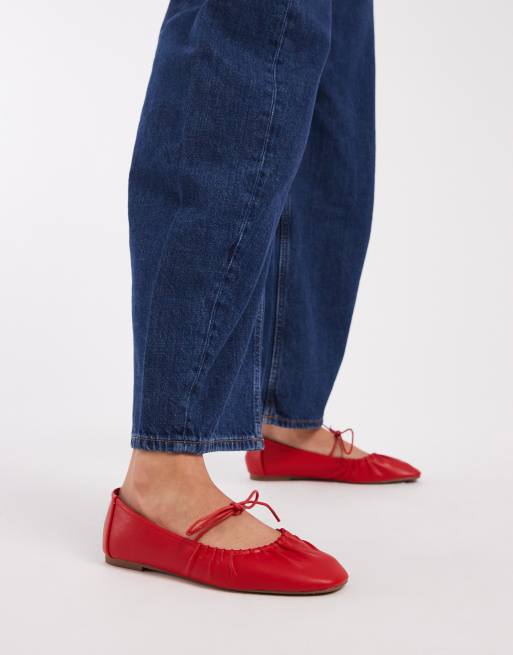 Bailarinas rojo atenuado fruncidas con detalle de lazada de poliuretano Iris de SEQWL, 4 de 4