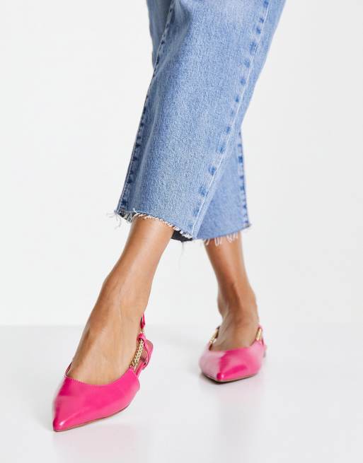 Bailarinas rosas planas en punta con detalle de cadena Limitless de ASOS DESIGN, 2 de 4