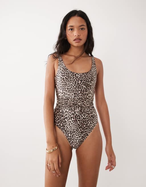 Bañador de una pieza con estampado de leopardo Framer de satén de Good American, 2 de 4