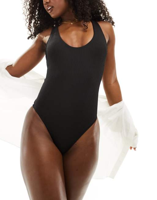 Bañador negro con espalda cruzada y acabado rugoso Elevated Essentials de Nike, 4 de 4