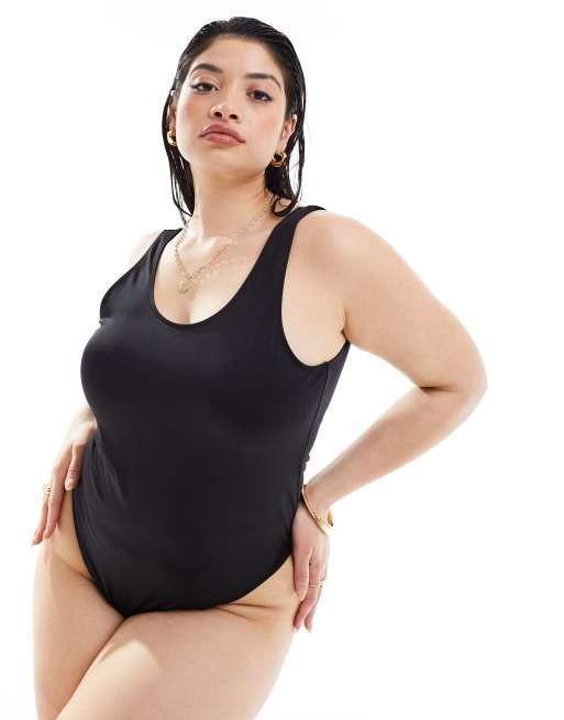 Bañador negro escotado con detalle de la marca de COLLUSION Plus (parte de un conjunto)