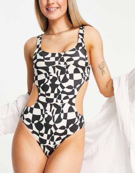 Bañador negro y blanco con estampado gráfico y aberturas laterales de Monki - view 1