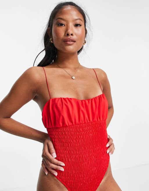 Bañador rojo con corpiño fruncido de ASOS DESIGN Petite, 3 de 4