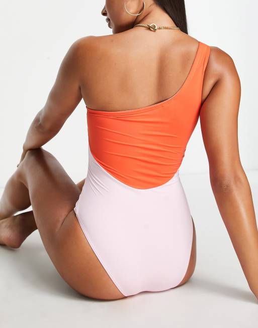 Bañador rosa y rojo asimétrico con diseño color block de Vero Moda, 2 de 4