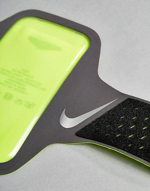 azafata Perspectiva pesado Banda para el brazo gris con aberturas RN.67-057 de Nike Running | ASOS