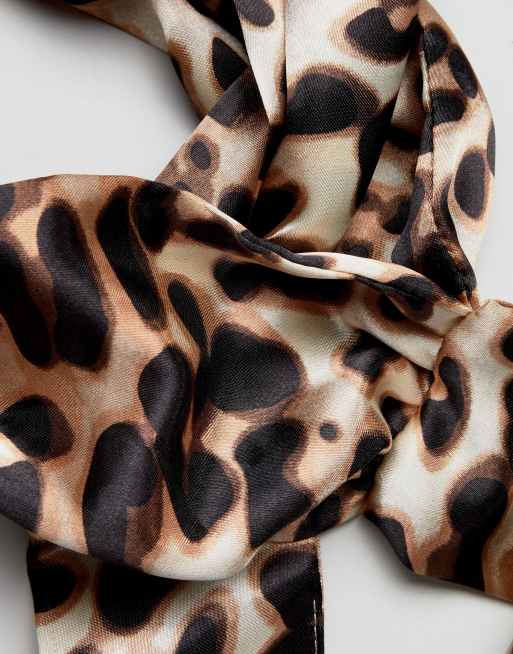 Bandana con diseño retorcido con estampado leopardo de ASOS DESIGN, 3 de 4