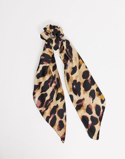 Bandana multiposición y coletero de satén con diseño de leopardo de My Accesories London