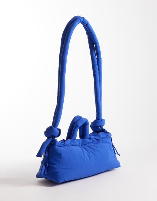 Bandolera azul cobalto con diseño multiposición Ona B de OLEND