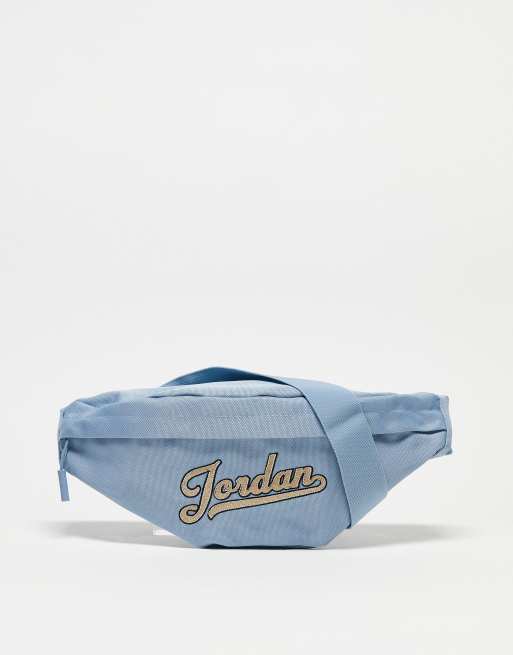 Bandolera azul con logo MVP de Jordan