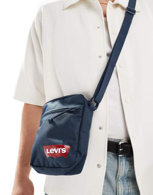 Bandolera azul marino con logo de murciélago de Levi's