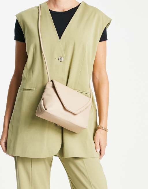Bandolera beis estilo sobre con ribetes tubulares de cuero de ASOS DESIGN