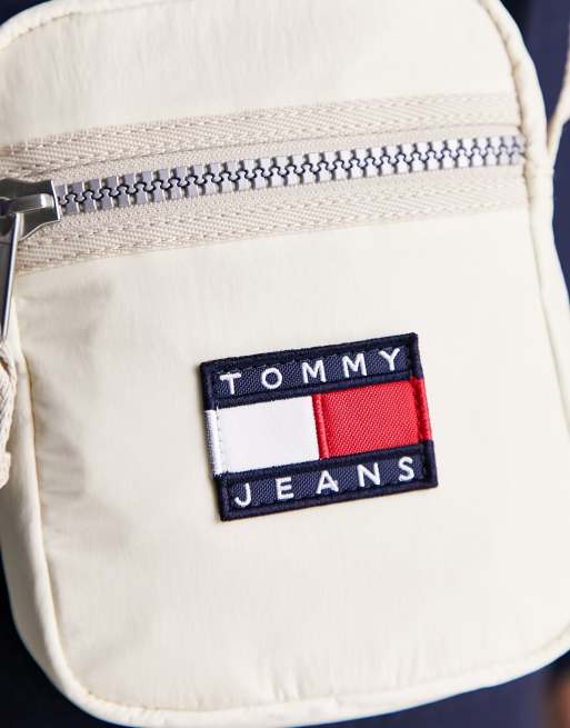 Bandolera color crema con logo de bandera de Tommy Jeans, 2 de 4
