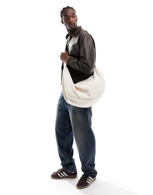 Bandolera color crudo extragrande con diseño de media luna de ASOS DESIGN, 2 de 4