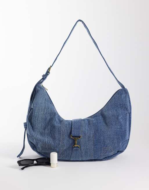 Bandolera flexible con lavado azul denim Dylan de Cotton On, 2 de 4