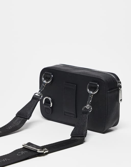 Bandolera negra con detalle de bolsillo Marnier de Valentino, 3 de 3