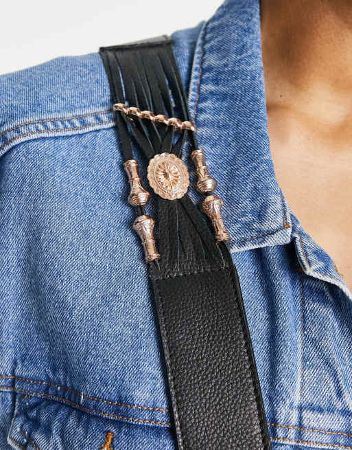 Bandolera negra cuadrada con tachuelas y flecos de cuero de River Island, 3 de 4