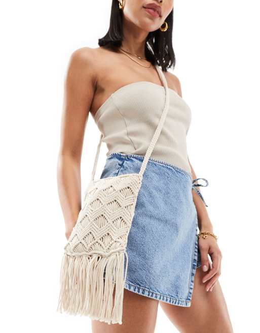 Bandolera para el móvil color crema con flecos de croché de Accessorize