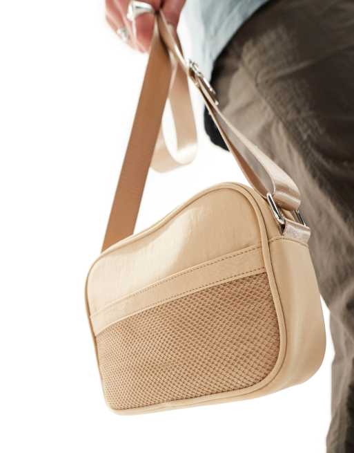 Bandolera pequeña color arena cuadrada de nailon de My Accessories