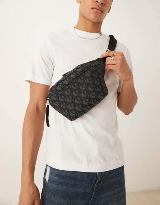Bandolera pequeña negra con monograma de Calvin Klein Jeans
