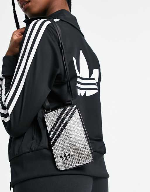Bandolera pequeña plateada con tres rayas de strass de adidas Originals