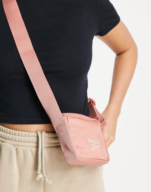 Bandolera rosa de Reebok, 2 de 4