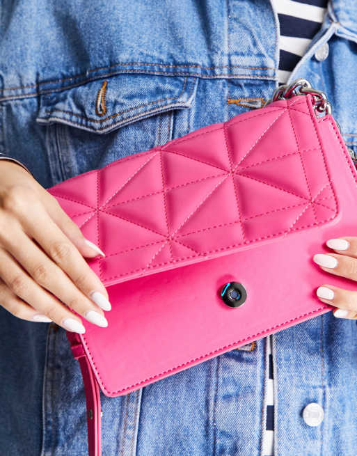 Bandolera rosa luminoso guateado con cadena Cali de Topshop, 4 de 4