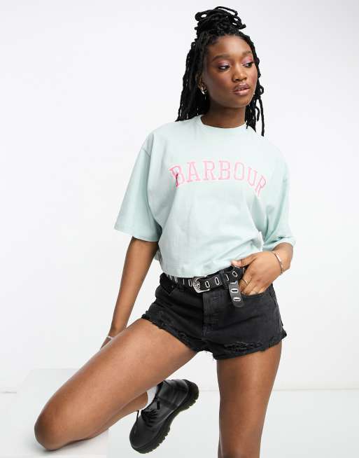 Barbour × ASOS – Niebieski T-shirt o pudełkowym kroju z logo w uczelnianym stylu