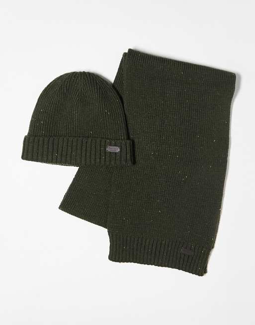 Barbour - Carlton Fleck - Set regalo con berretto e sciarpa color oliva
