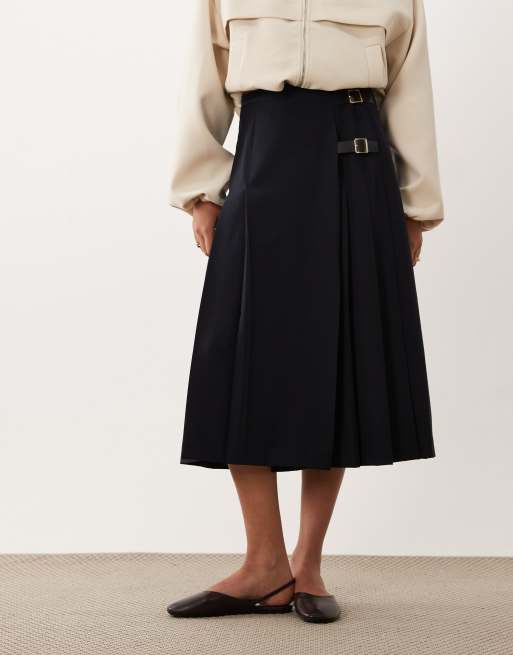 Barbour Delilah pleated buckle midi skirt in navy, 6 of 6