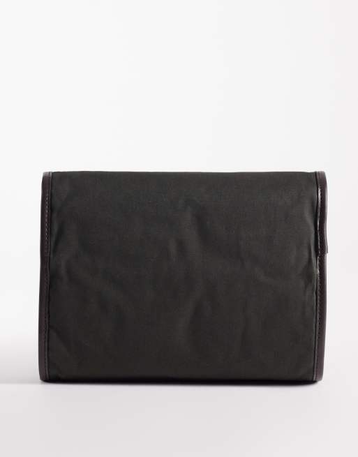 Barbour dry wax hanging logo washbag in green, 4 of 4