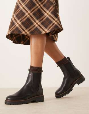 Barbour Evie boots in black