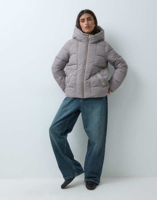 Barbour International Brantley jakke med gingham-tern, hætte og puffer i trøffel/hvid, 2 af 5