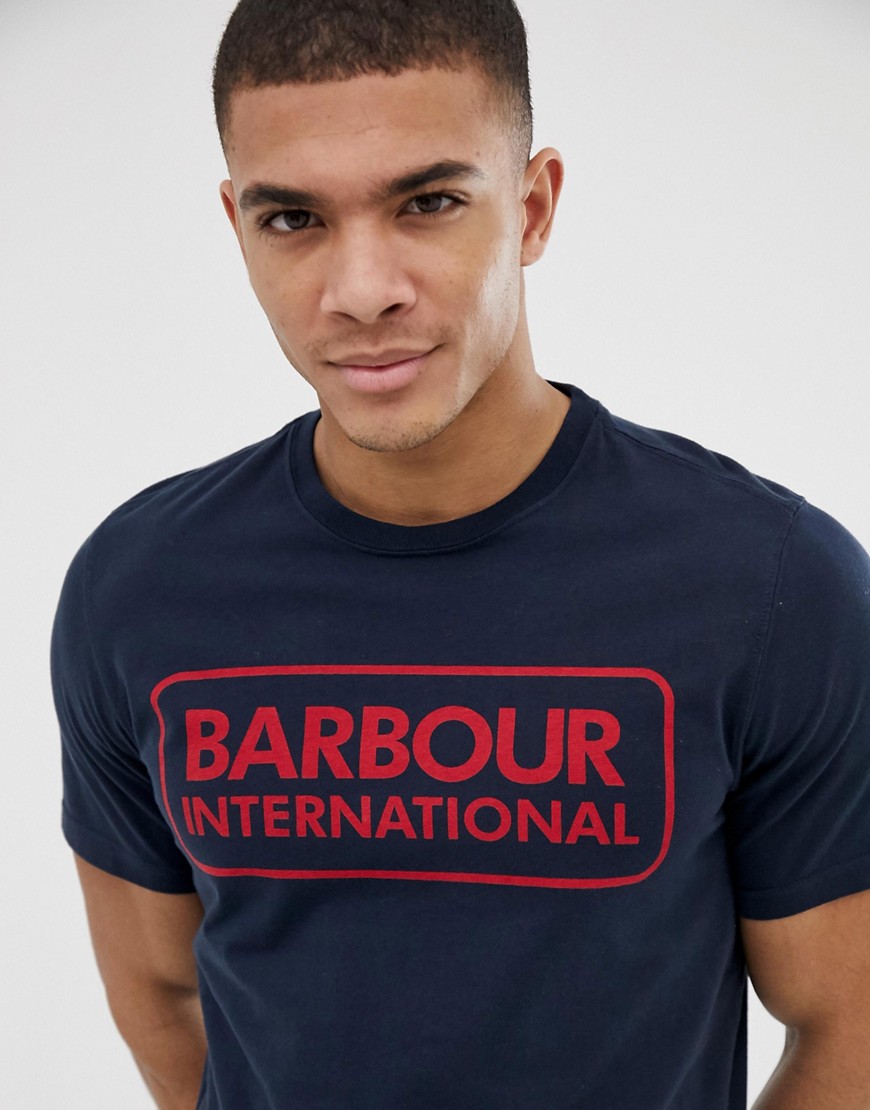 Barbour – International Essential – Marinblå T-shirt med stor logga