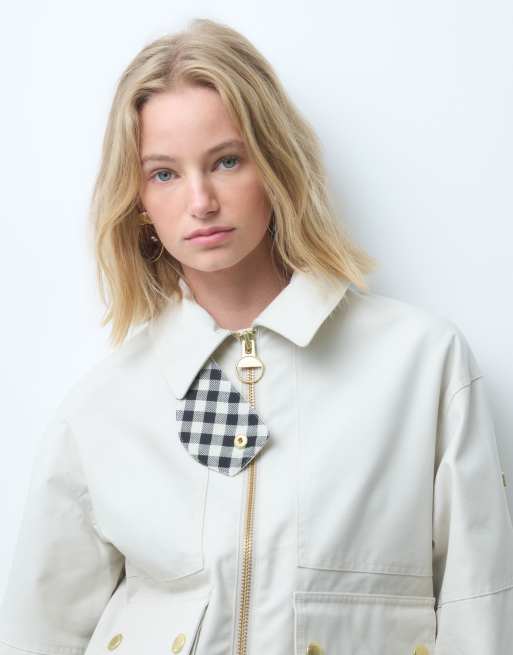 Barbour International Gabriette waterafstotend jack met rits in gebroken wit, 2 van 4