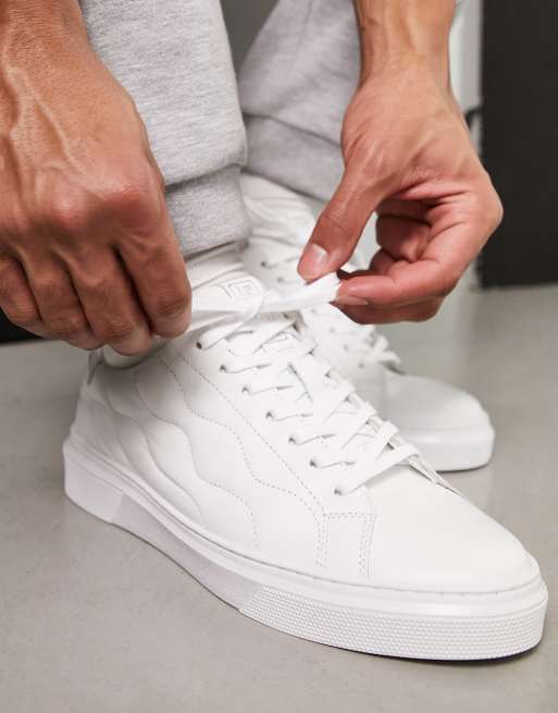 Barbour International – Glendale – Vita, lökformat quiltade sneakers i läder