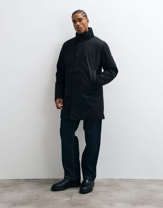 Barbour International Hybridge chaqueta impermeable con capucha en negro