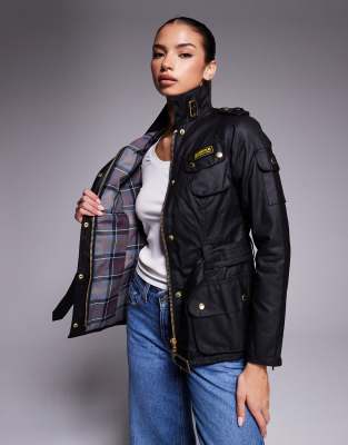 Barbour International - Jacke in Schwarz mit Gürtel