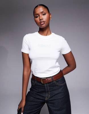 Barbour International - Kansas - Schmal geschnittenes T-Shirt in Weiß mit Logo