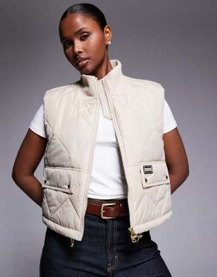 Barbour International - Nia - Cropped-Weste in Beige mit Raffung in der Taille-Neutral