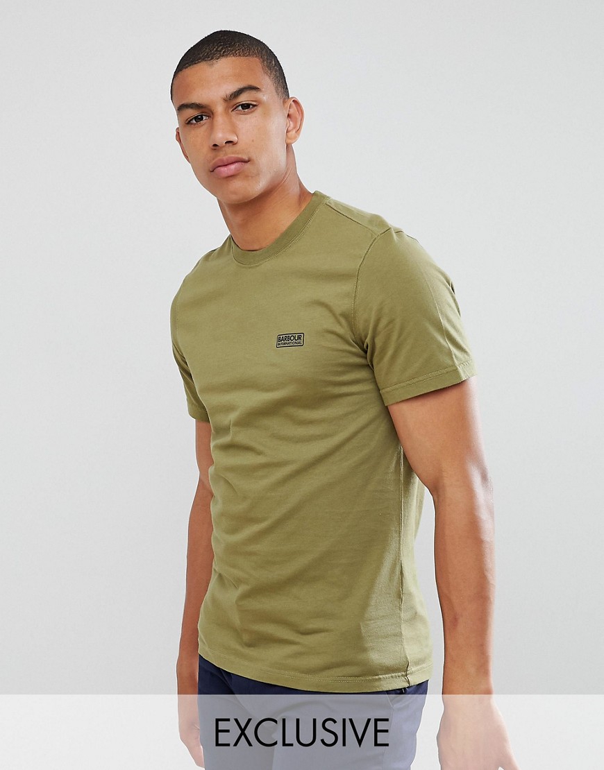 Barbour International – Olivfärgad t-shirt med logga, endast hos ASOS-Grön