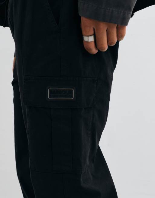 Barbour International Outline czarne spodnie cargo, 5 z 5