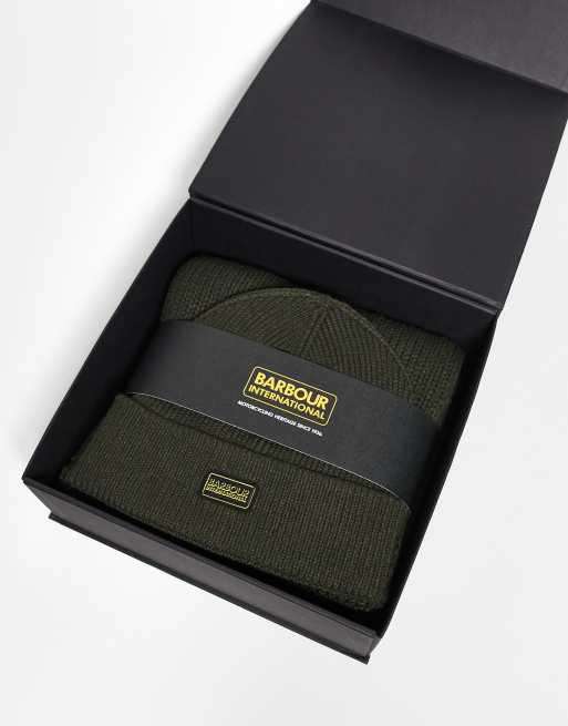 Barbour International – Sweeper Legacy – Geschenkset aus Strickmütze und Schal in Salbeigrün, 2 von 3