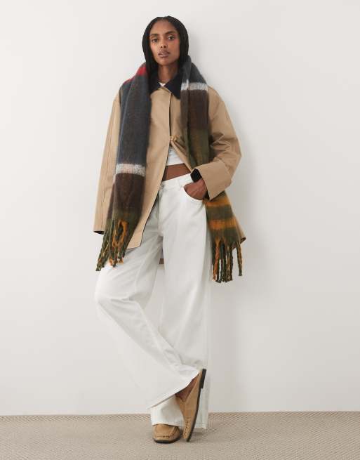 Barbour Isla Boucle chunky knit tartan check knit scarf in green, 2 of 3