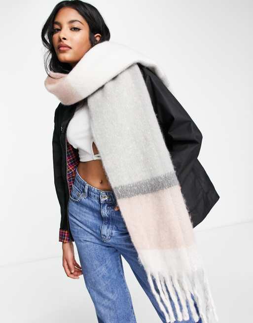 Barbour Isla tartan boucle scarf in grey and pink