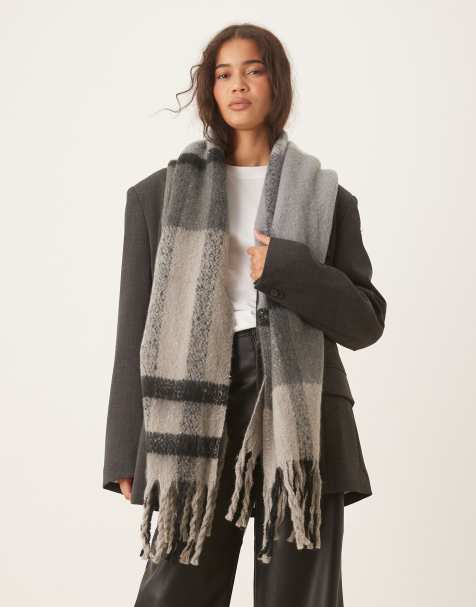 Barbour Isla tartan boucle scarf in monochrome tartan  - view 1