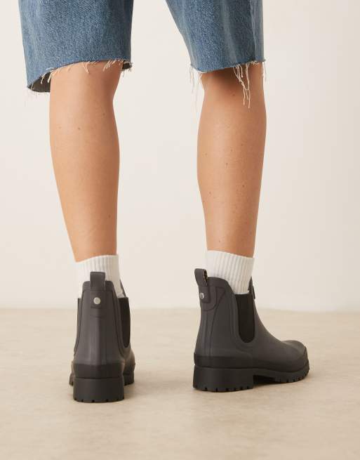Barbour Mallow chelsea welly in charcoal/black | ASOS