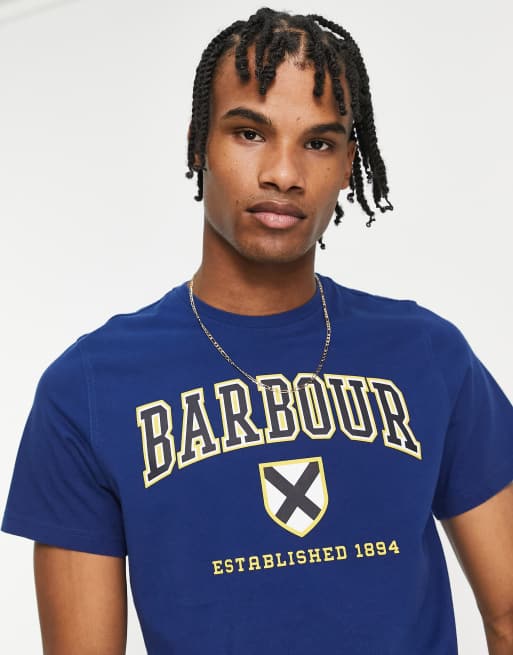 Barbour – Niebieski T-shirt z uczelnianym logo