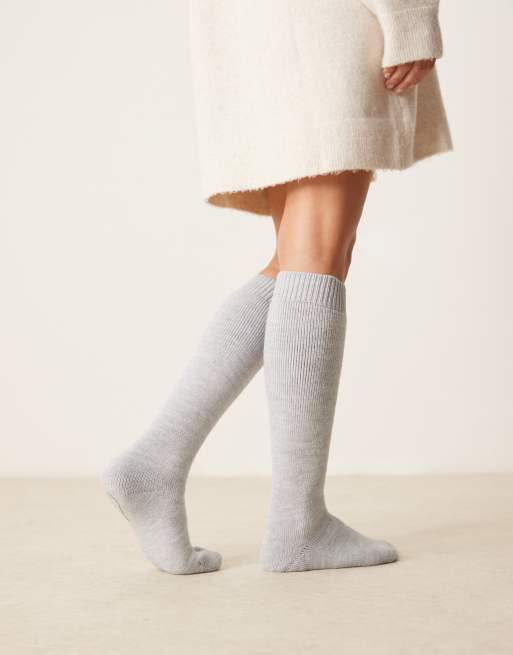 Barbour Wellington knee socks in light grey, 2 of 3